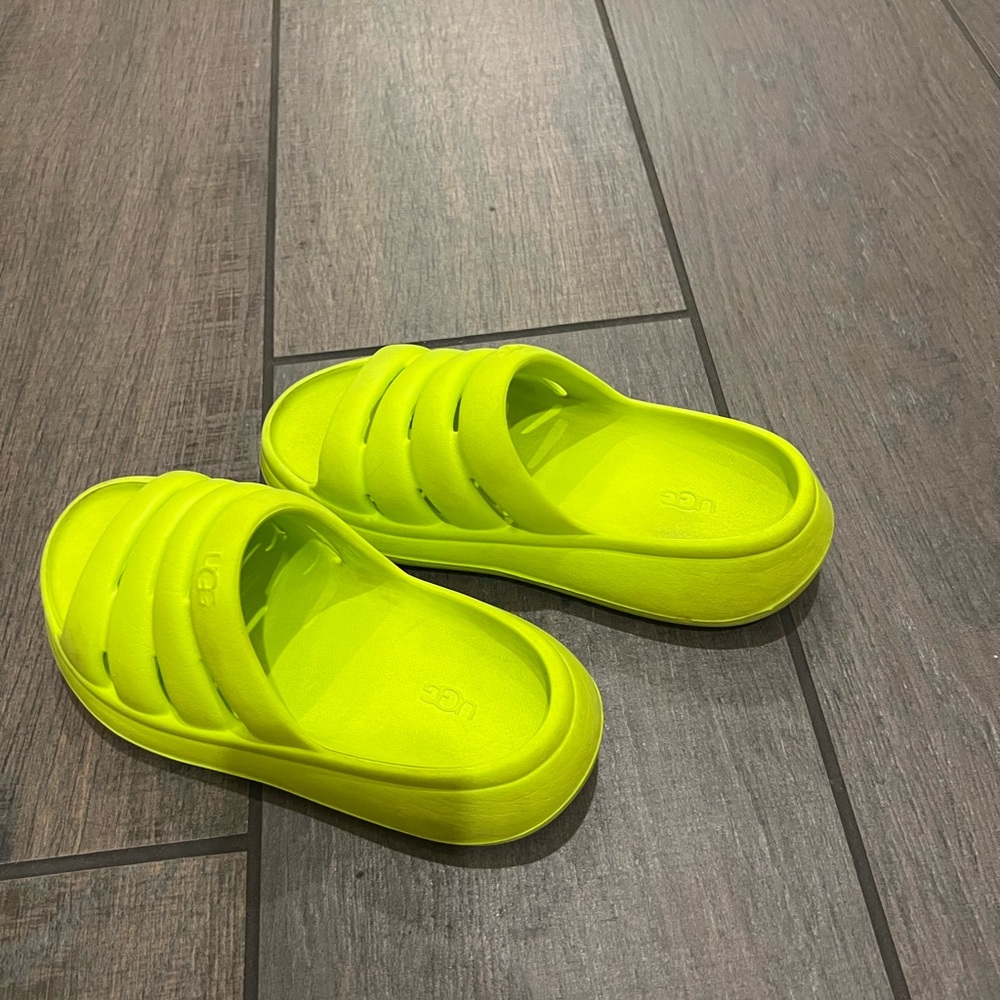 UGG Kids Neon Fluff Yeah Waterproof Slide Size 1 Girls